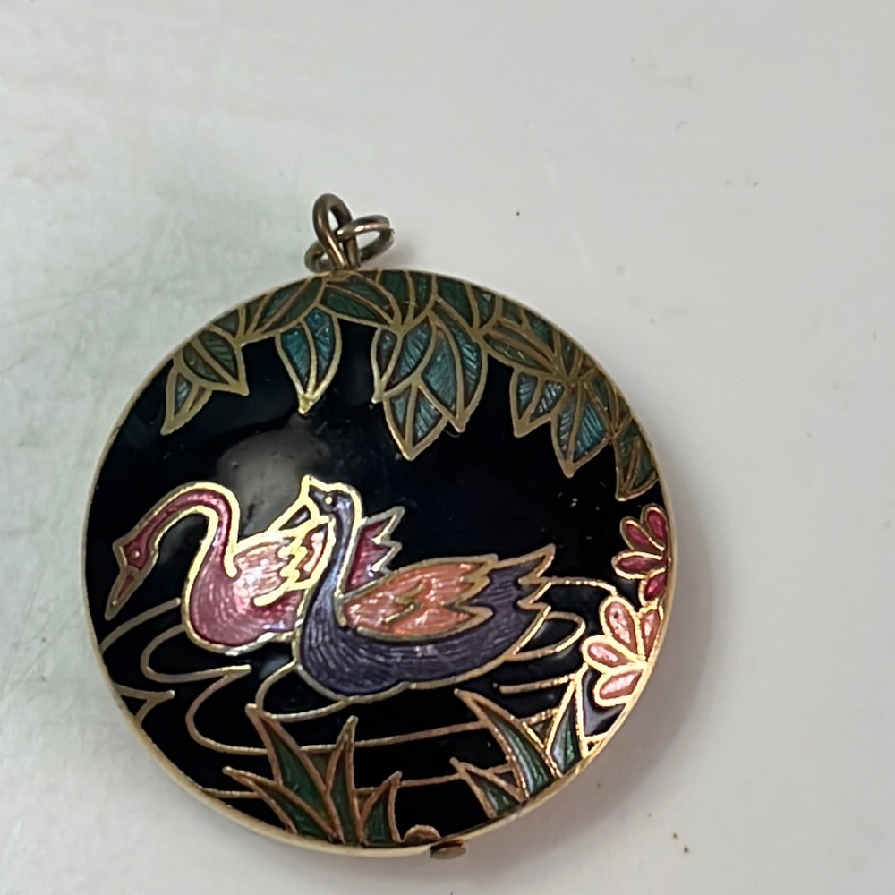 Pd8. Beautiful cloisonné pendant.